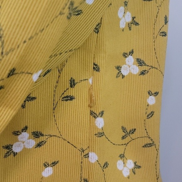 MODCLOTH Floral Lace V-neck Top size  S - Picture 4 of 9